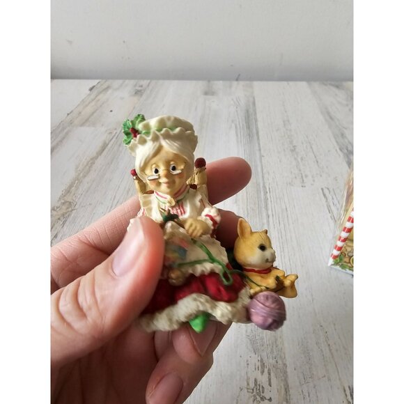 Enesco Mrs Claus North Pole elk village figurine zimnicki set cat rocking chair - Picture 8 of 10